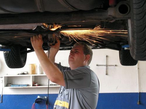 car mechanic picture