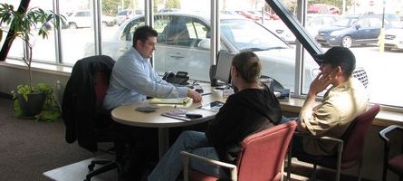 car negotiating picture