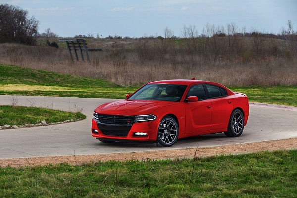 Pony Car Gelded – 2015 Dodge Charger Updated With Dart Looks