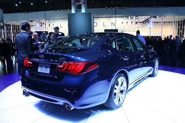Infiniti Q70 Ready to Take ON BMW 7-Series and Mercedes-Benz S-Class
