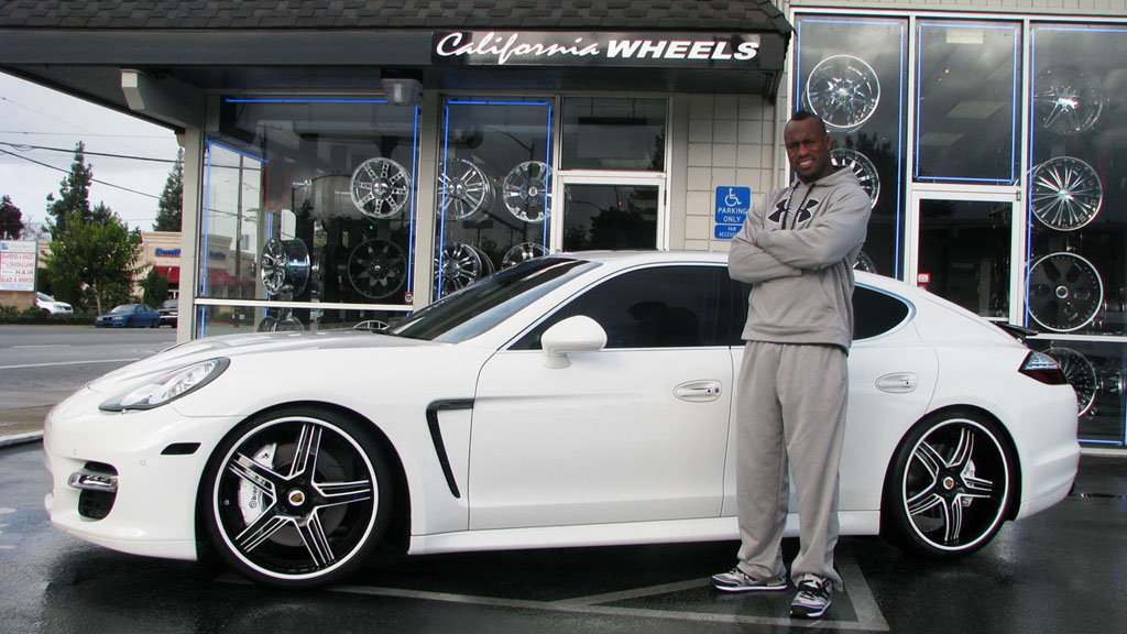 Vernon Davis Drives a Porsche Panamera