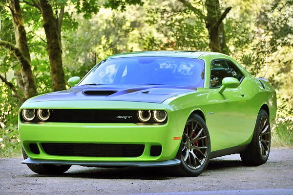 700-HP Dodge Challenger Hellcat Gets 22-MPG