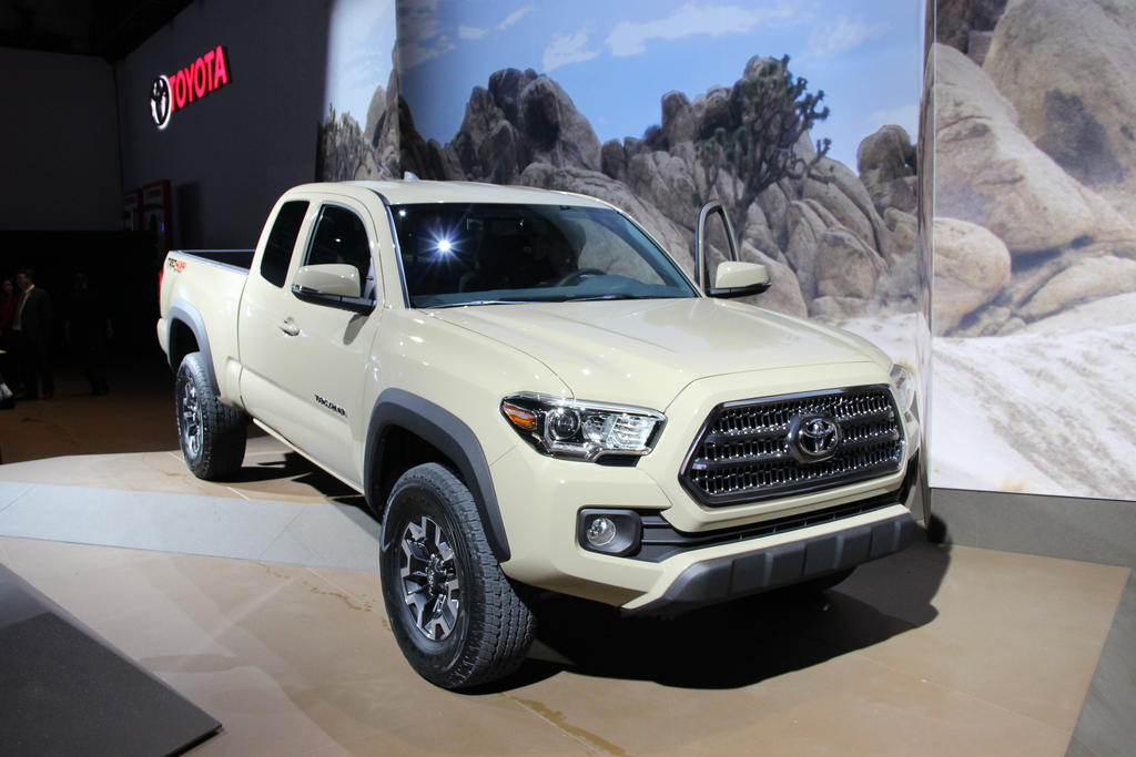 2016 Toyota Tacoma Revealed at 2015 Detroit Auto Show