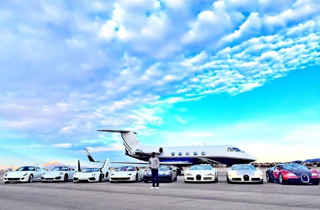 Floyd Mayweather Shows Off His Car Collection