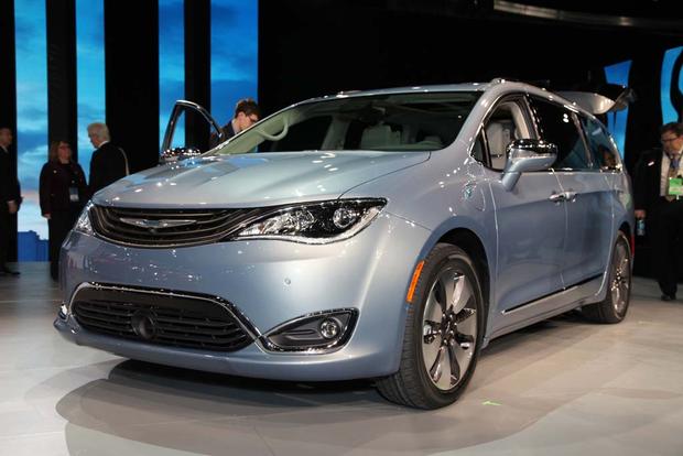 Chrysler Replaces Town & Country with Pacifica